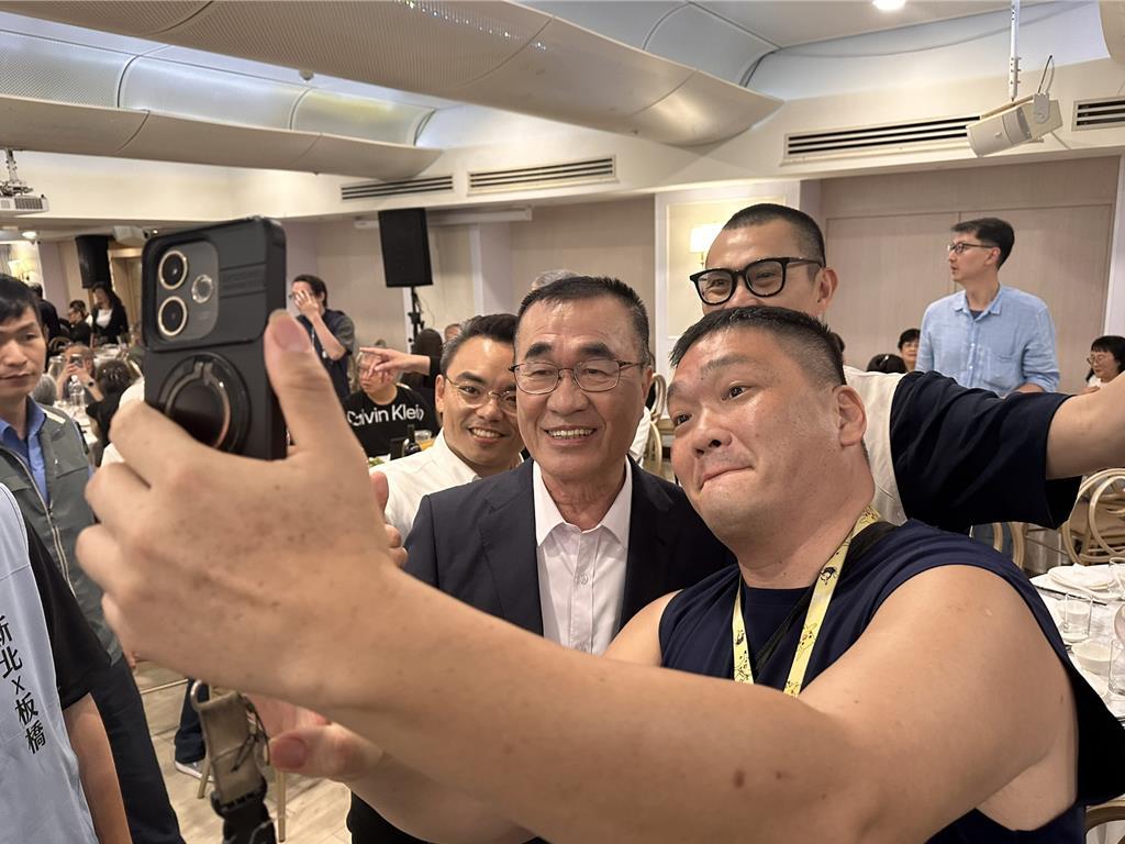 亲绿媒体的网络投票民调显示，民进党新北市长参选人苏巧慧获得89%支持度，大幅领先