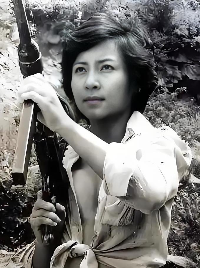 1975年，上百名美军惨死在越南美女特工阮文慧手下，美军悬赏10万未果，谁知4年