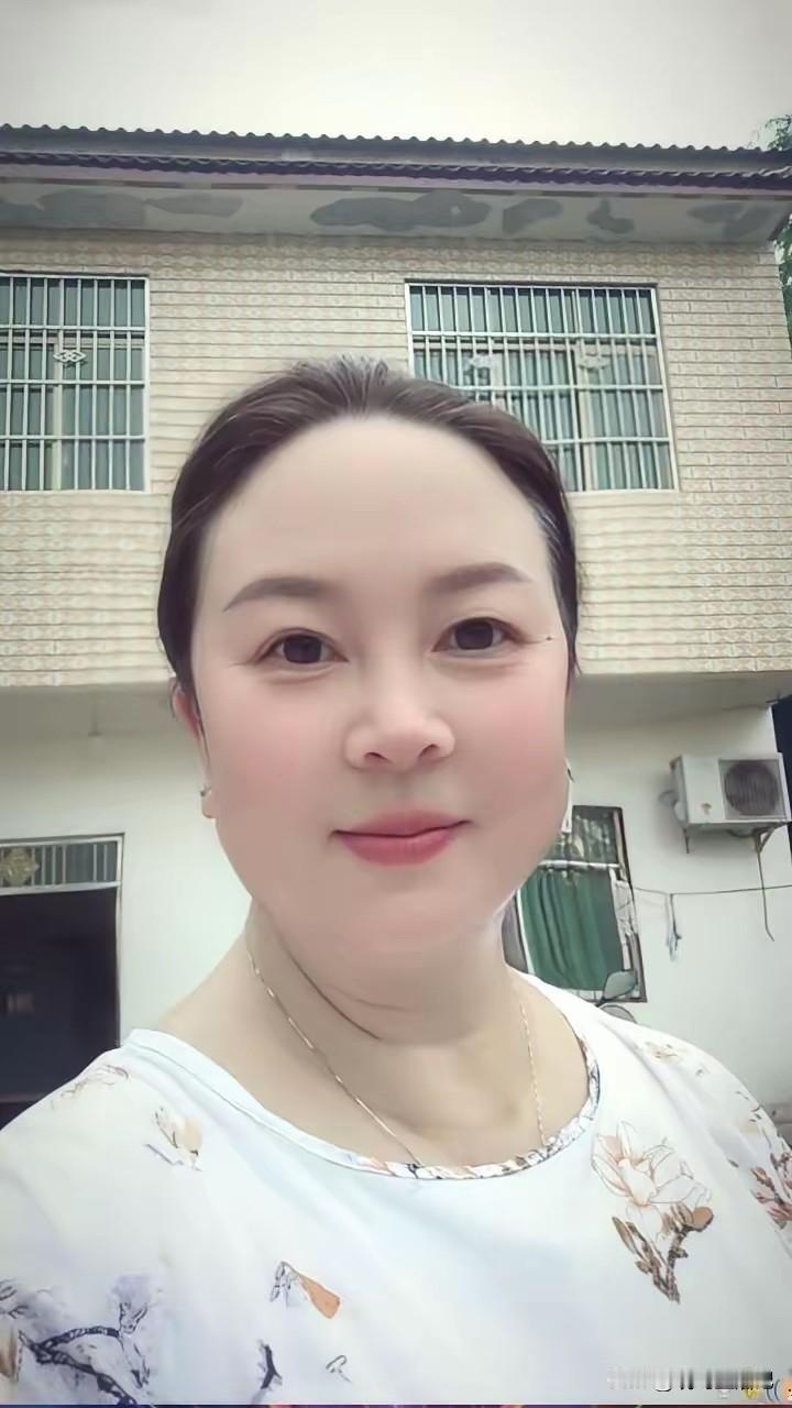 我觉得她看上去就是旺夫的女人，你认同吗