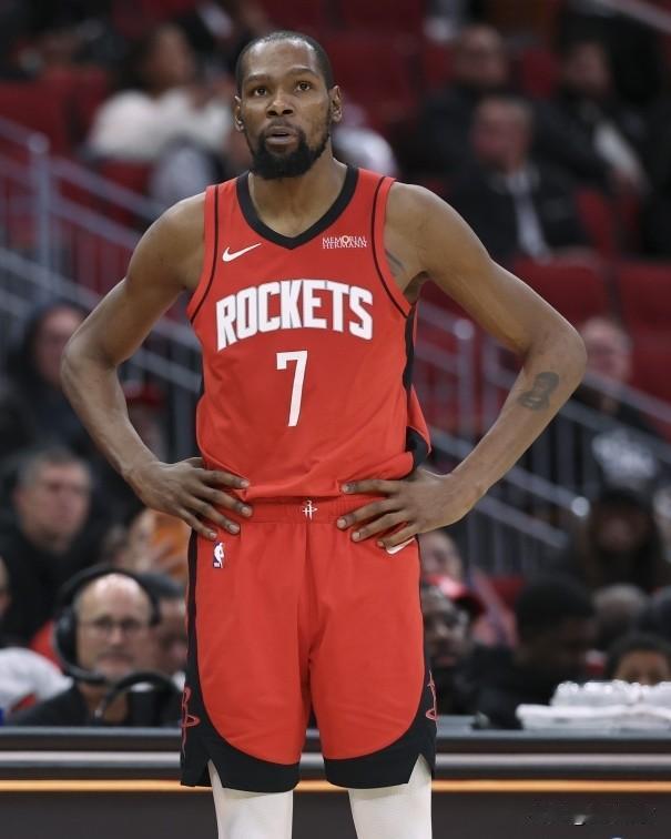 杜兰特在雷霆和勇士基本就已经拿了最重要的荣誉：1、在雷霆——杜兰特拿了1次M