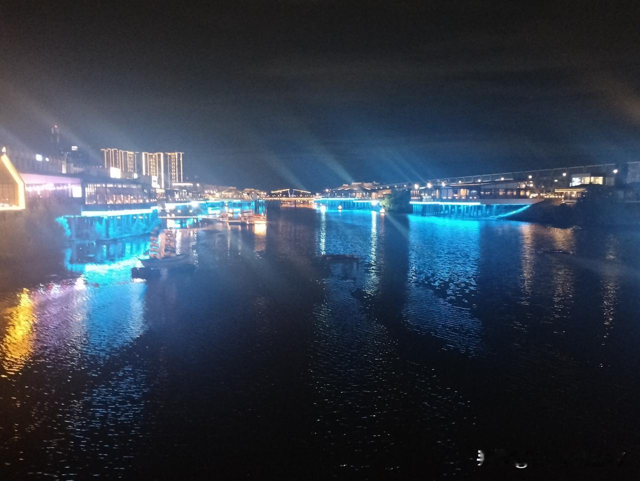 闲来无事，翻看宋朝历史，感觉挺有意思！一、宋共历十八帝，一个祖，十七个宗，总之