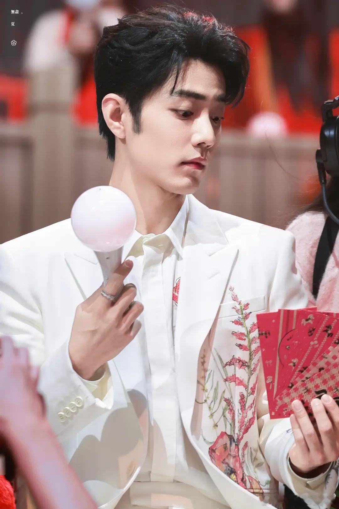 肖战好漂亮干干净净、清清爽爽的漂亮。