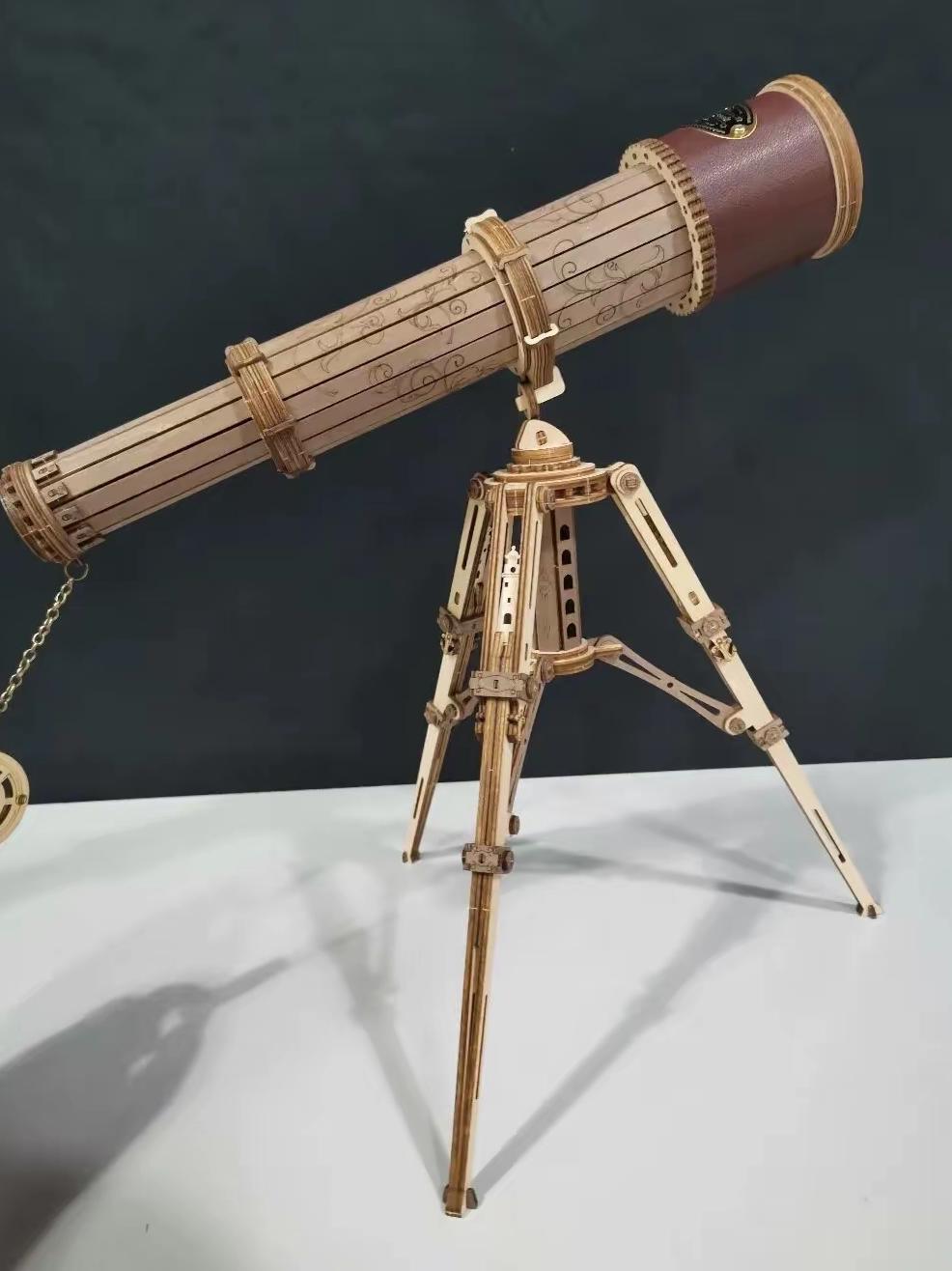 1月26日，一媒体报道，广东省揭阳市一10岁小男孩，凭借自制的天文望远镜，可以清