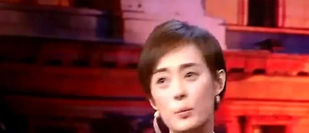 演员孙俪说：“我们有时带孩子出去逛街，经常看到我和邓超的广告牌，如果是看到我的广