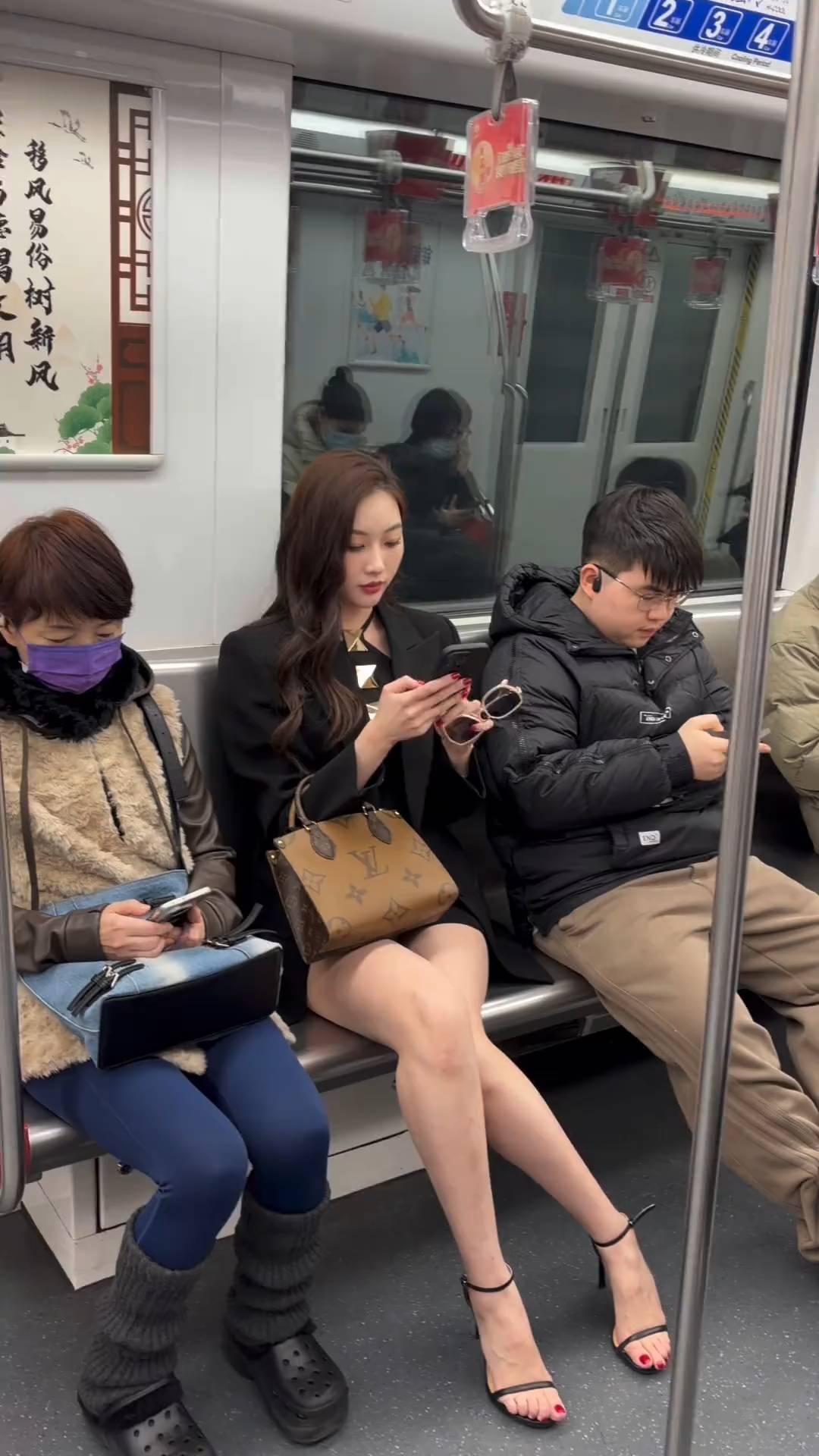 给我擦皮鞋，我要烟台。