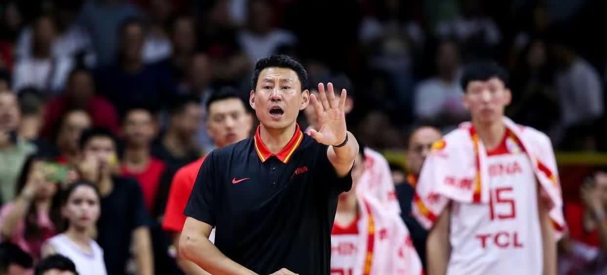 李楠！中国篮坛一个响当当的名字，再过几个月就要重出江湖了◎做球员时，那是