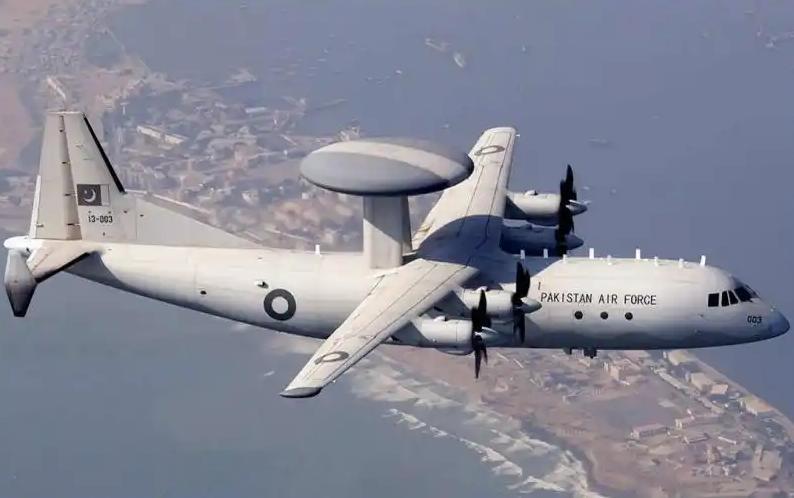 美：老弟呀，你这又是枭龙又是预警机的，还把伊尔-78都开到伊朗家里去了，这动静闹