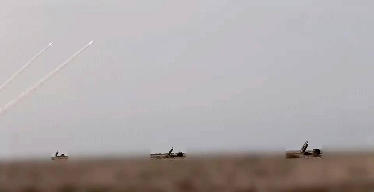 中东地区的美军使用“海马斯”火箭炮对伊朗进行了6轮导弹齐射，发射PrSM精确打击