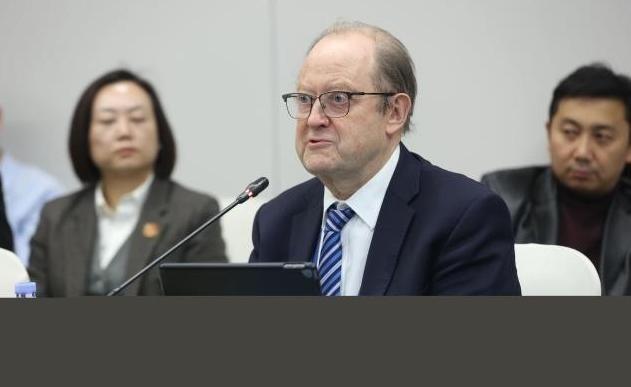 中美“必有一战”？英国专家捅破窗户纸：美国早想“核平”中国，只是怕打不赢中美