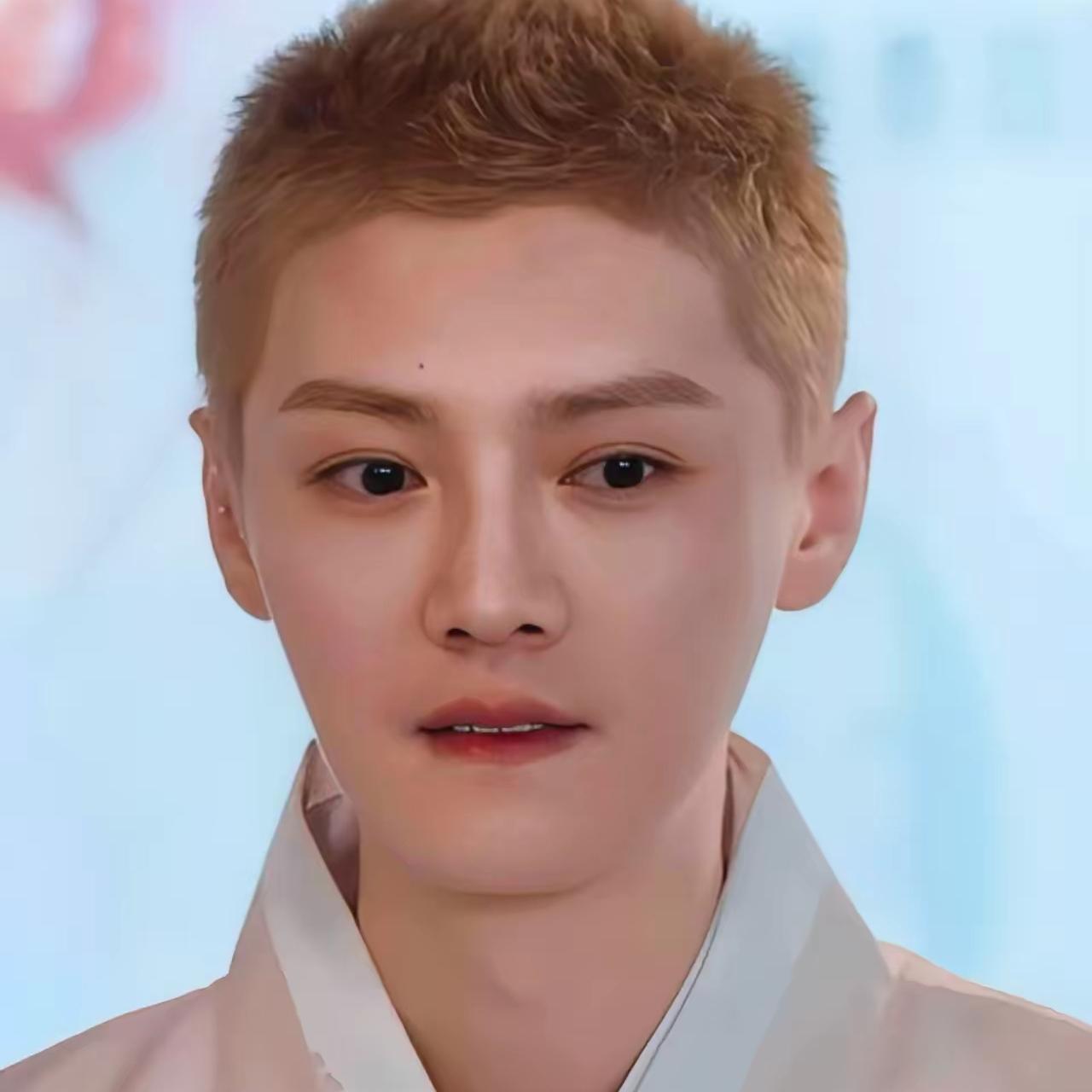 发小线下偶遇鹿晗后的一番话，直接刷新我对他的认知。原本以为综艺里开朗健谈的他