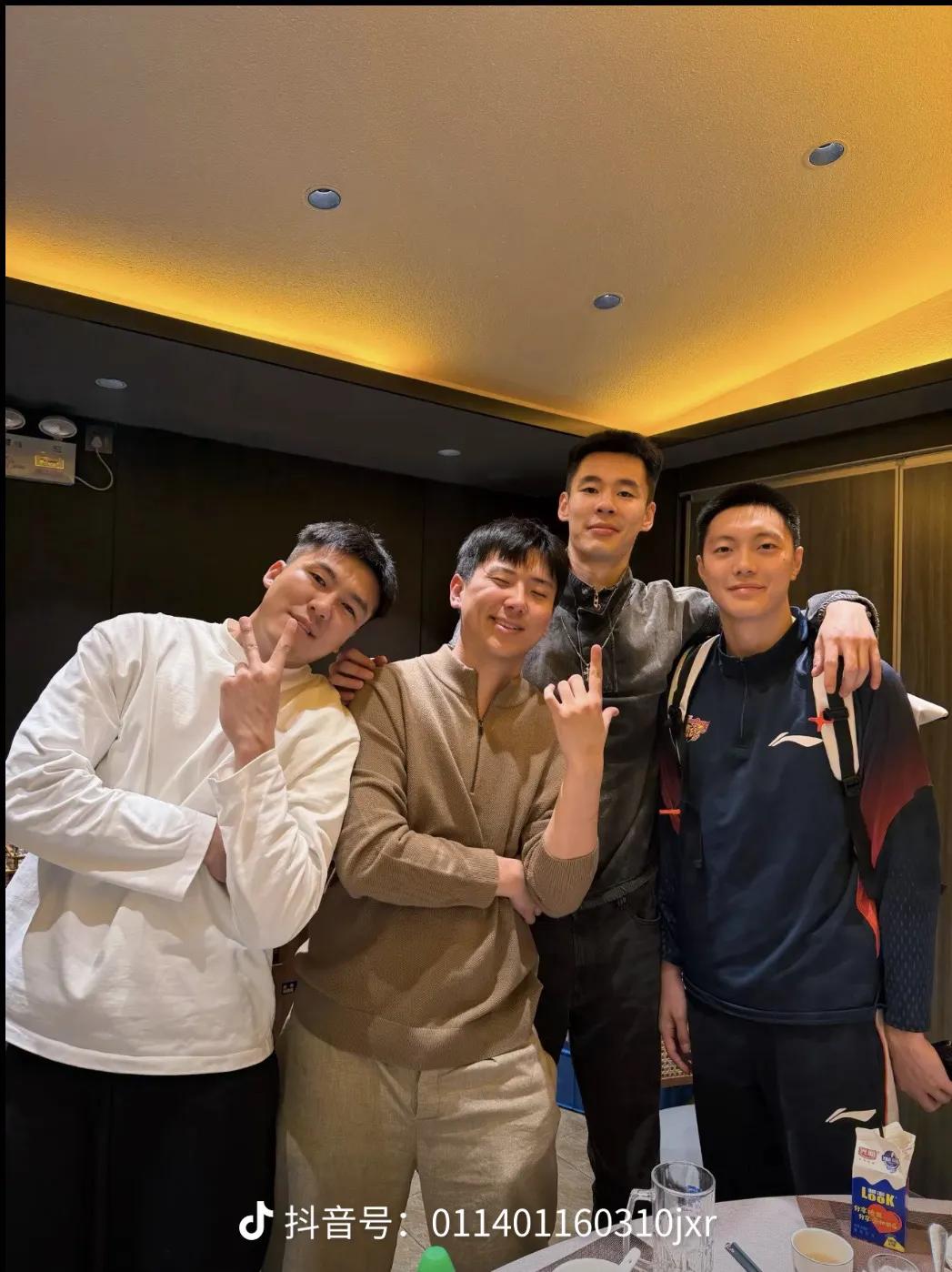 胡明轩请同曦三将，同曦总经理请徐杰，CBA人情世故更突出邬挺嘉弄伤徐杰后，同