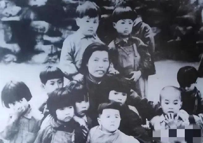 1986年10月7日，刘伯承在北京病逝。他临终前对妻子和孩子说：“杀害小华北的凶