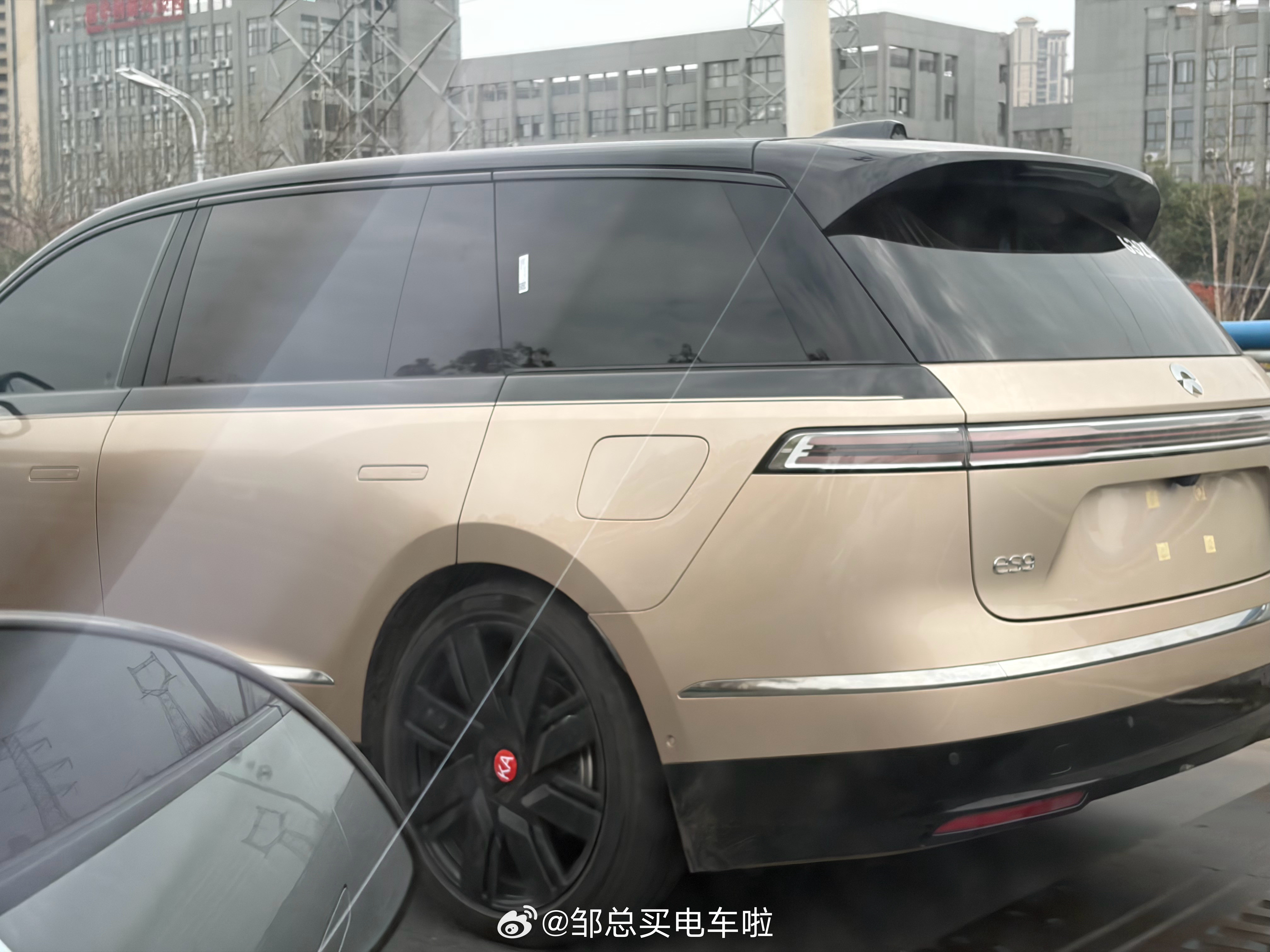 又被拍到了——稳如泰山的行进感。邹总买电车啦蔚来es9新能源汽车﻿﻿