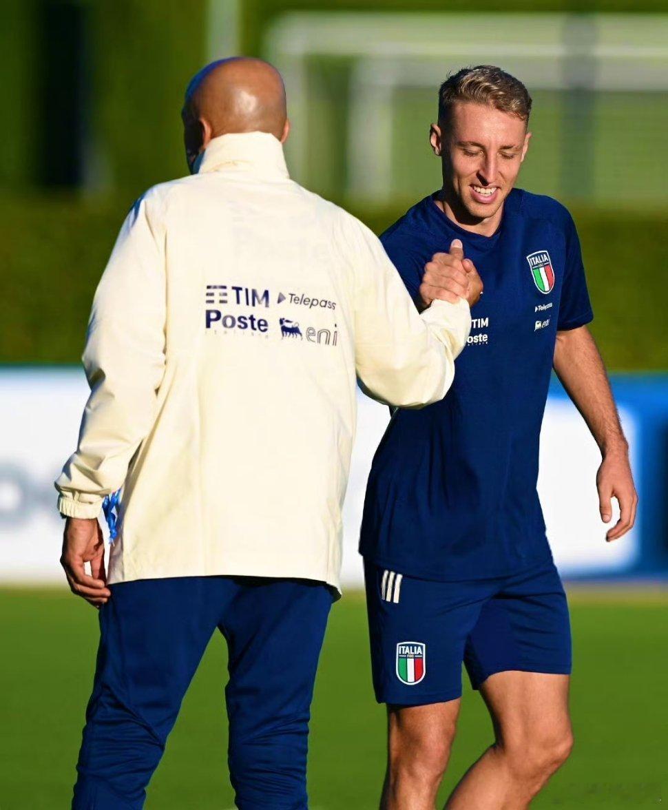 都灵体育报：对于斯帕莱蒂来说，如果尤文图斯改打4-2-3-1的话，弗拉泰西无疑是