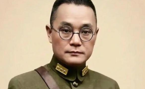 1949年深夜，国民党上将潘文华发现自己最宠爱的七姨太正在房里秘密发电报。他没有