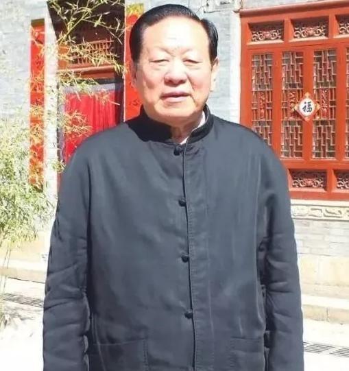 1990年，李鹏总理打电话给国家能源部副部长胡富国：“老胡啊，我今天看了报纸才知