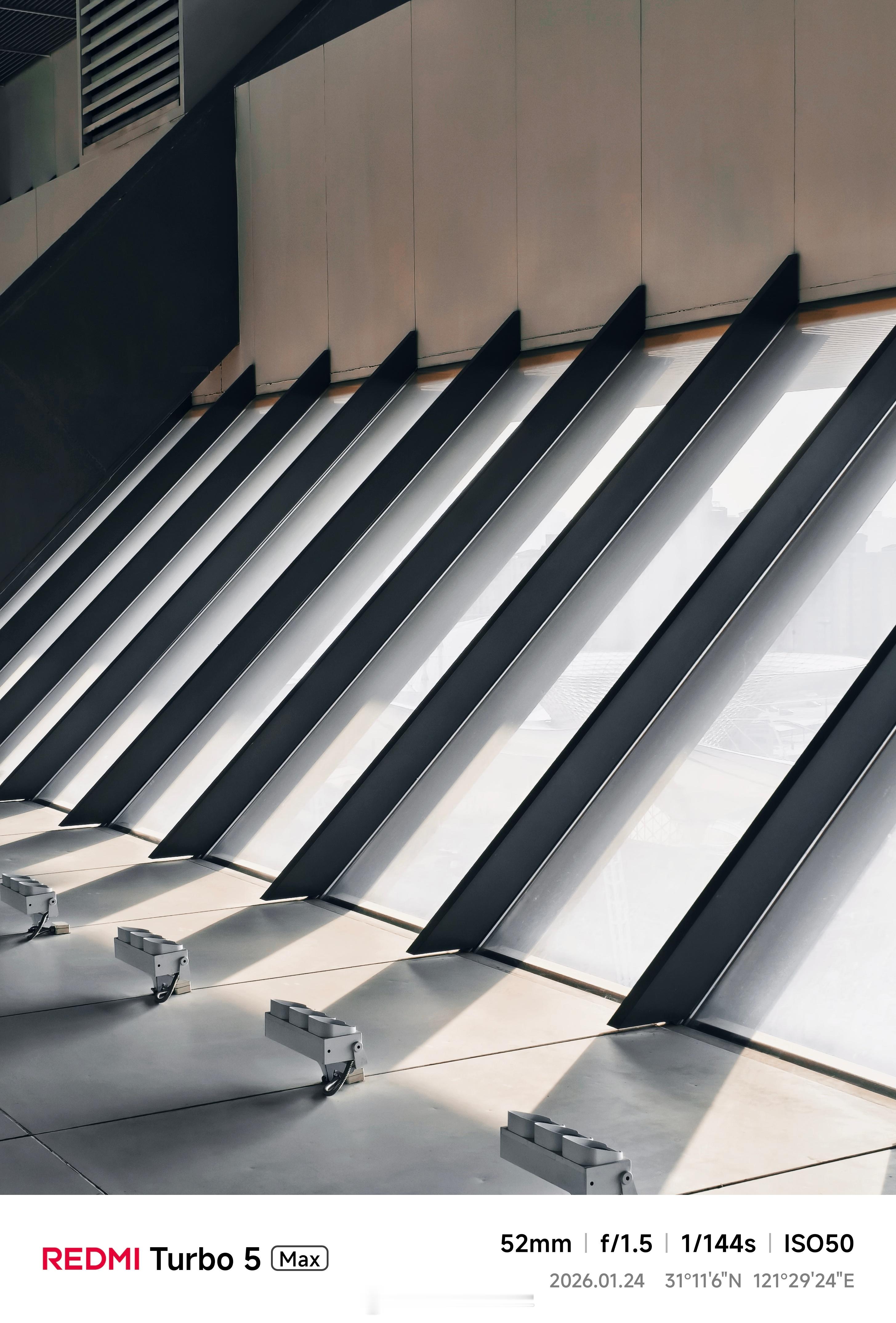 给大家看看这几天我用REDMITurbo5Max的随手拍，这颗光影猎人60