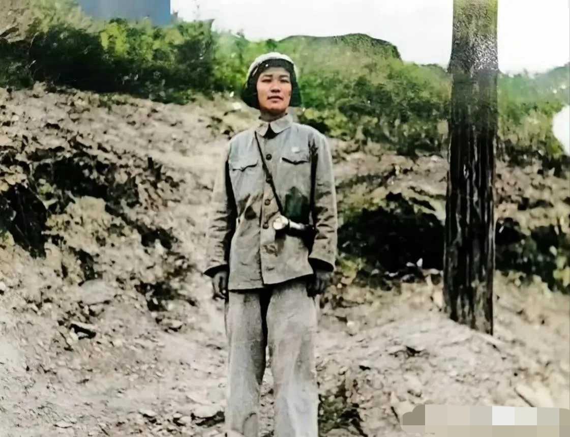 女志愿军戴藩篱在朝鲜战场的一张留影，她是戴安澜将军唯一的女儿。