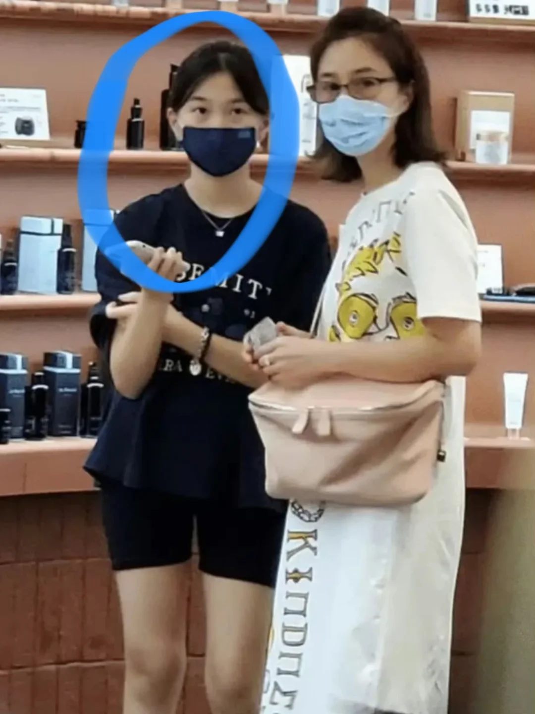 张家辉关咏荷女儿都20岁了