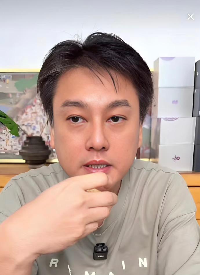 全网最疯的不是赵露思，而是朱孝天。万万让我没想到的是，他直接在直播间说：他把