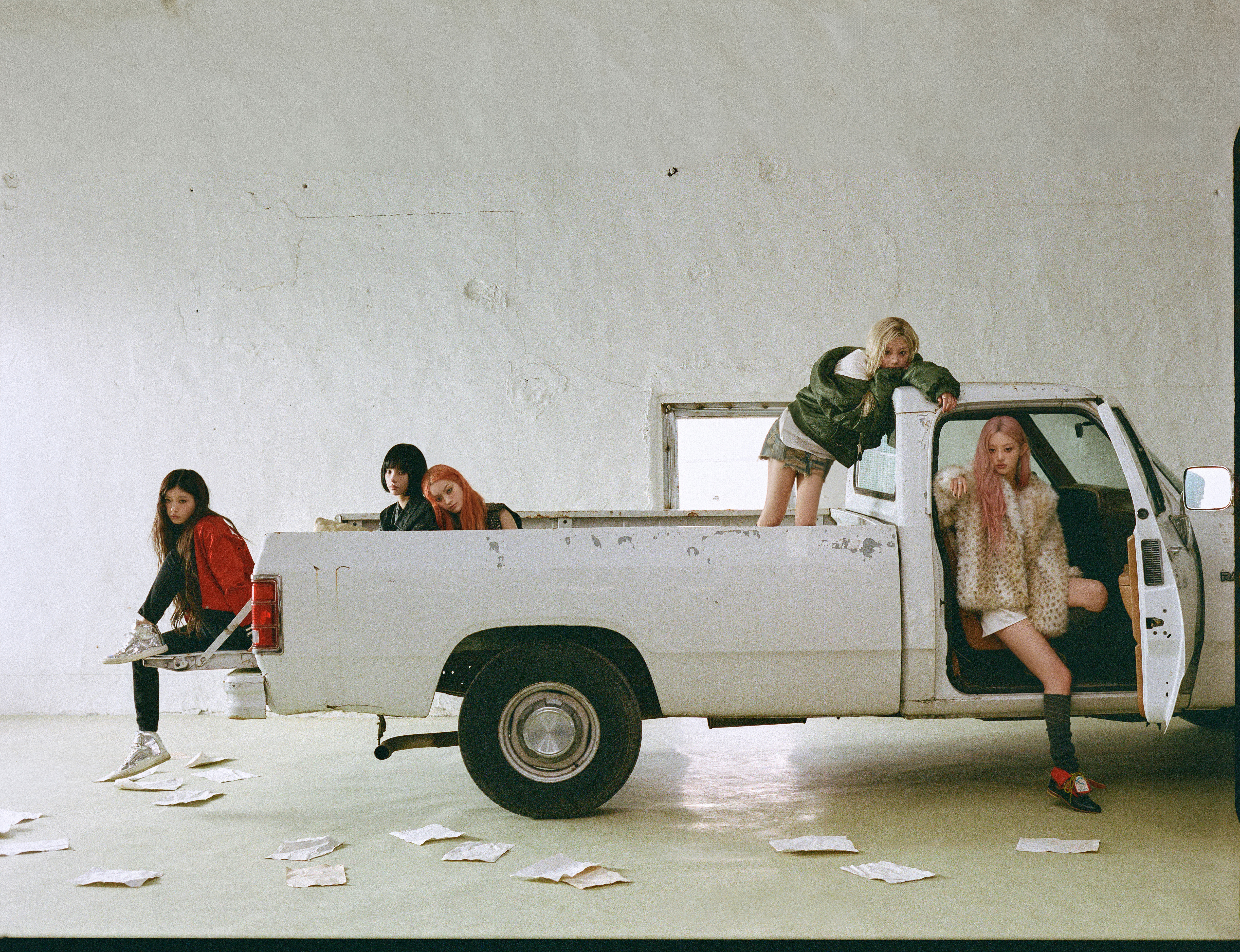 ILLIT《MAMIHLAPINATAPAI》概念照FREERIDER🏍