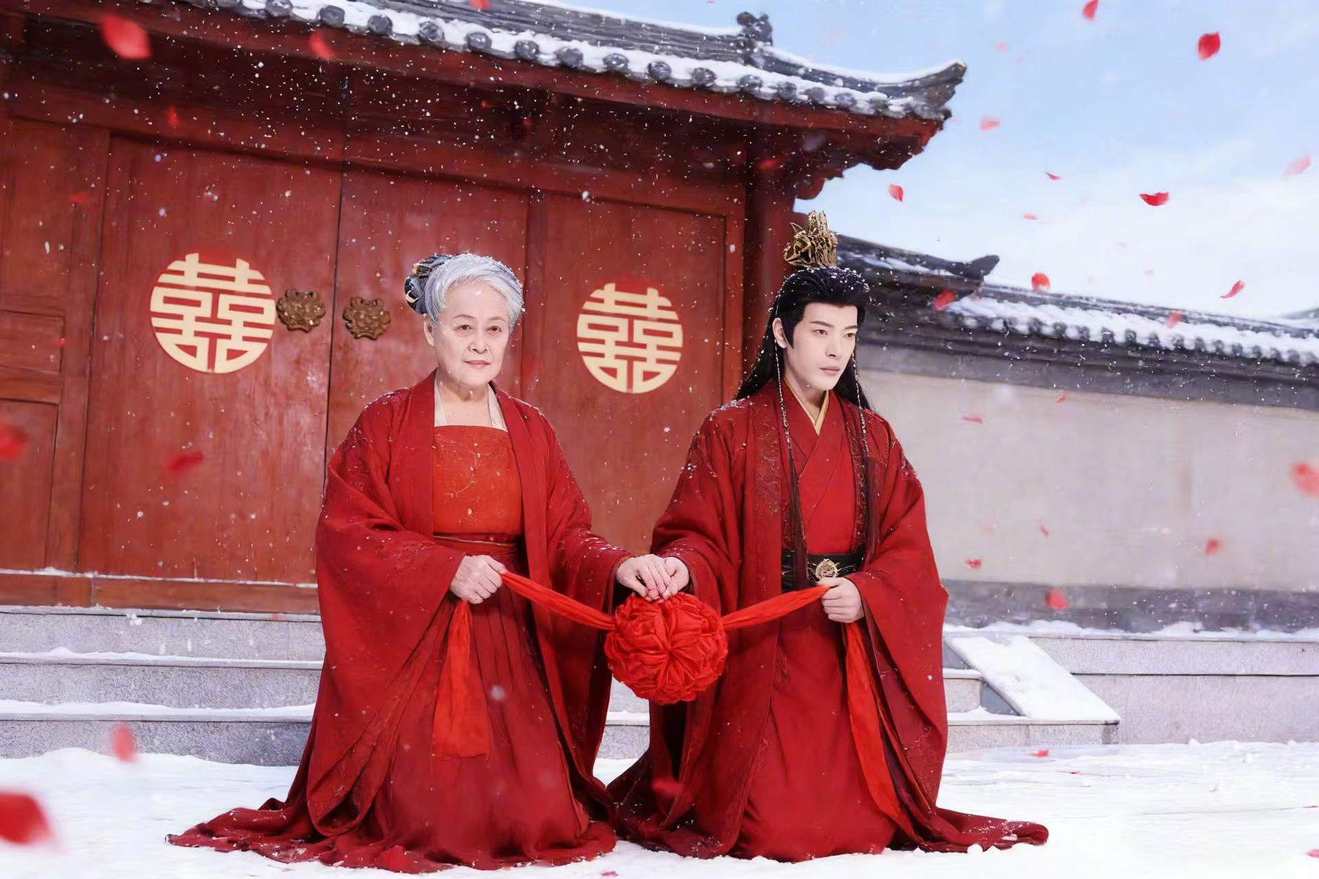 第一次磕这么冷门的短剧CP要说离谱，还得是《全资进组》的“奶敢与君绝”CP。霸