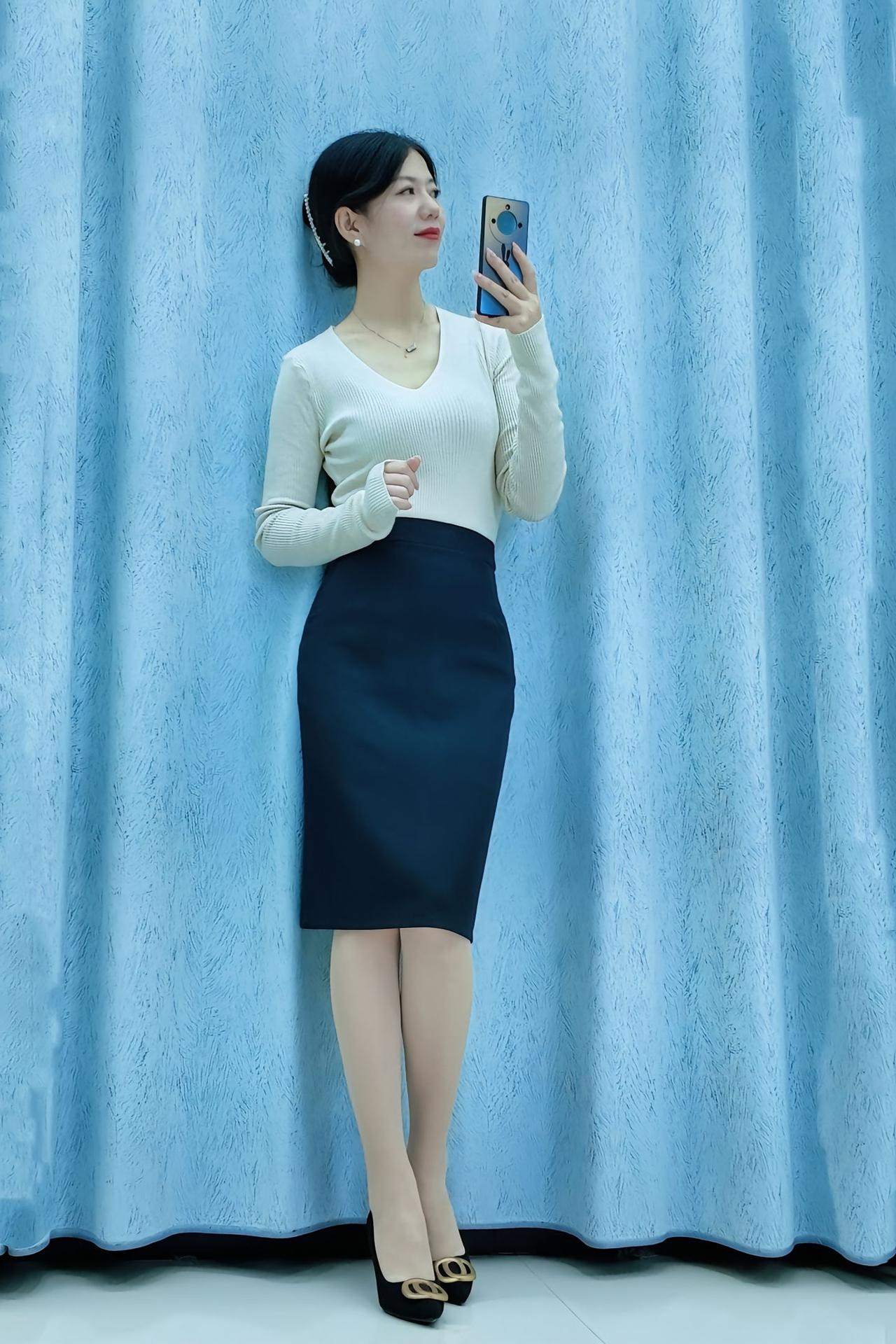 优雅职场穿搭，蓝白相间，自信满满！每日穿搭分享