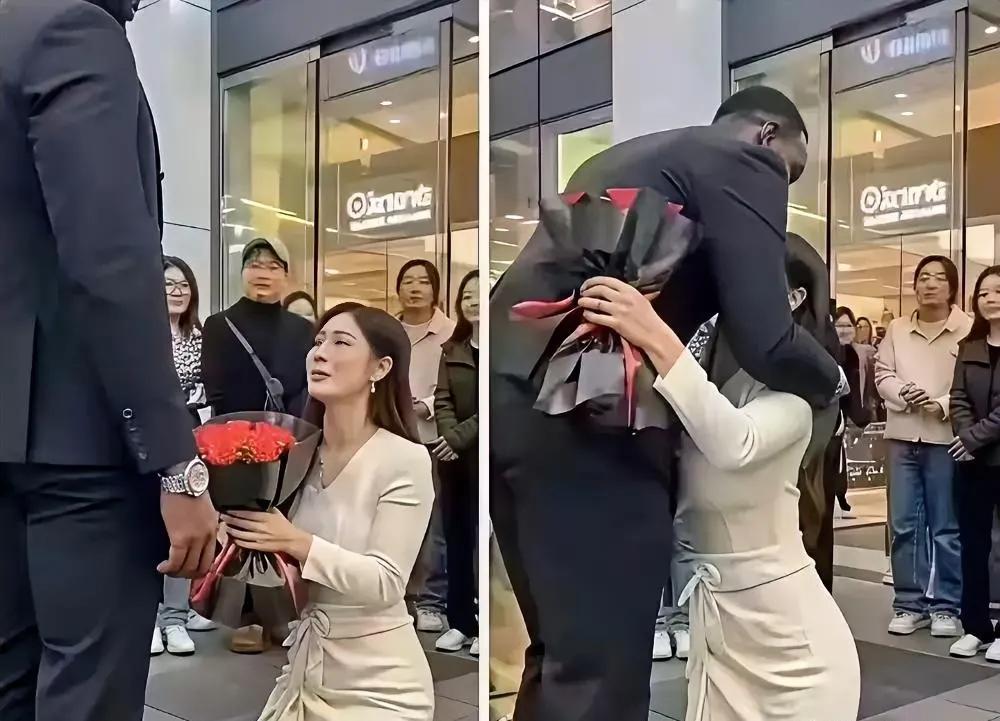 这一幕看得让人“感动”哭了，只见一个中国女性，捧着鲜花，跪在地上，向一个黑人男友