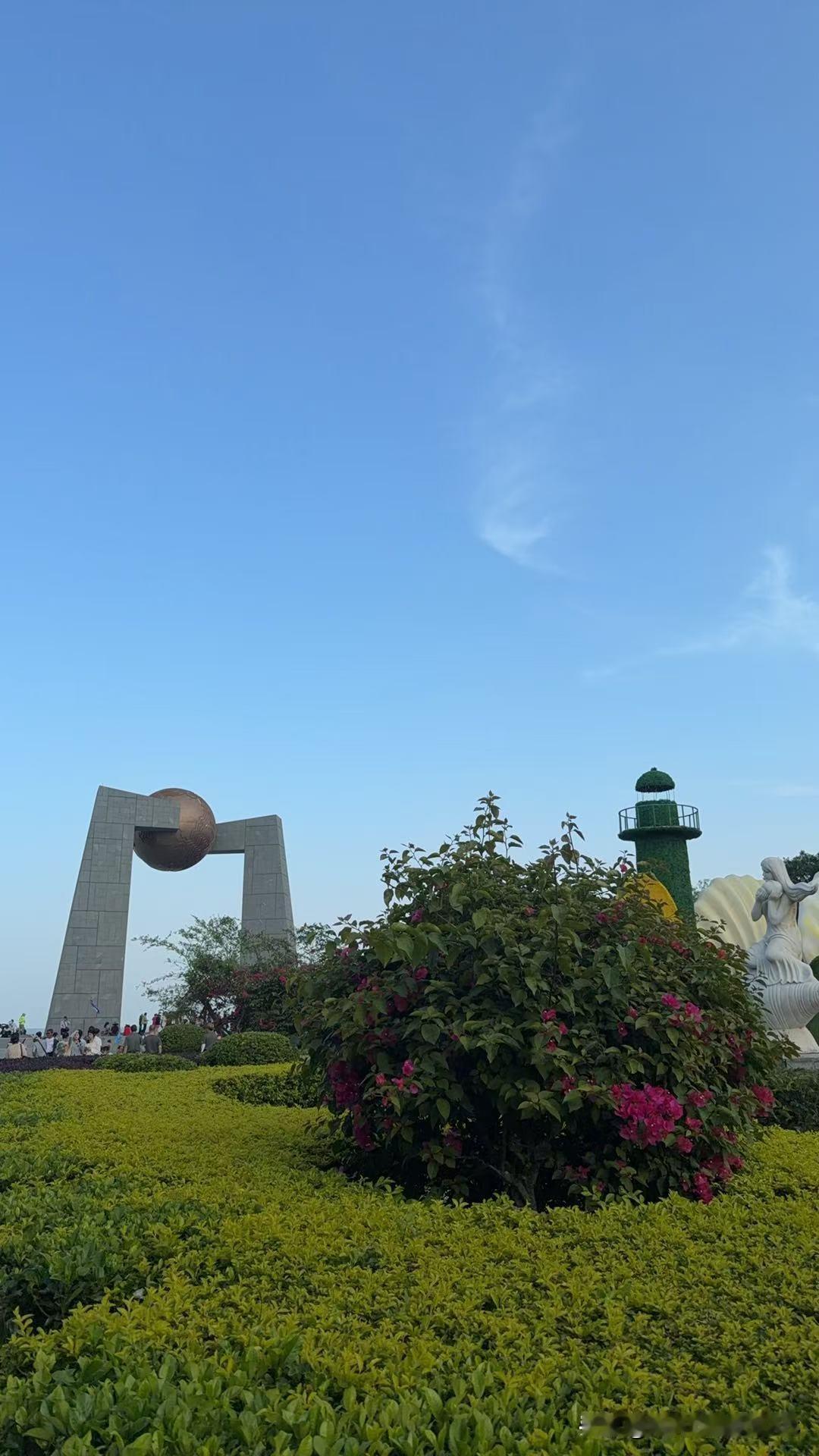 我和闺蜜AA出门旅游的好处就是，我两人的口味差不多，而且都爱吃水果，对新奇的水果