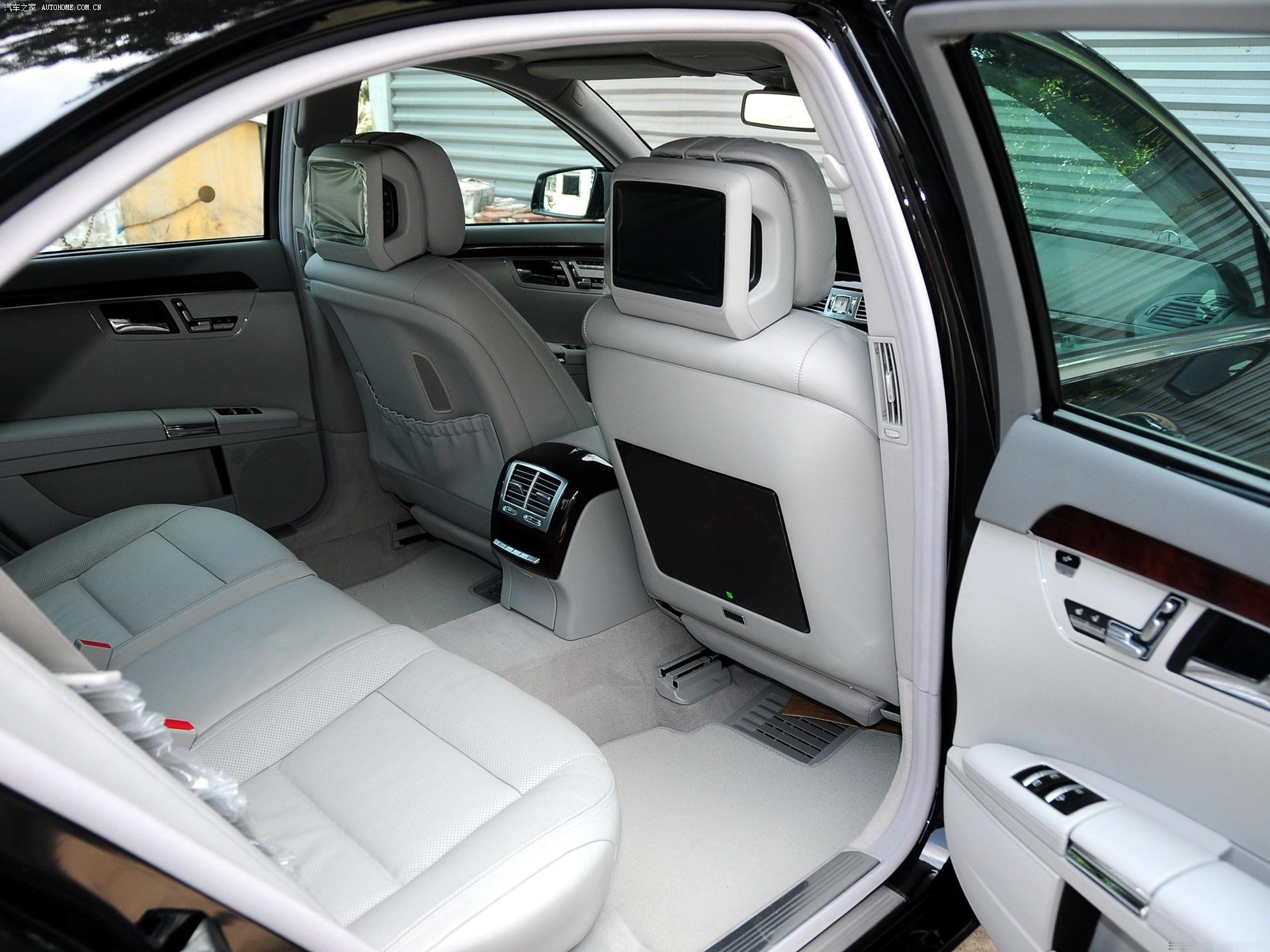 现在10万多一些可以买到后期的奔驰W221S350L，这个后期款好的地方是已经