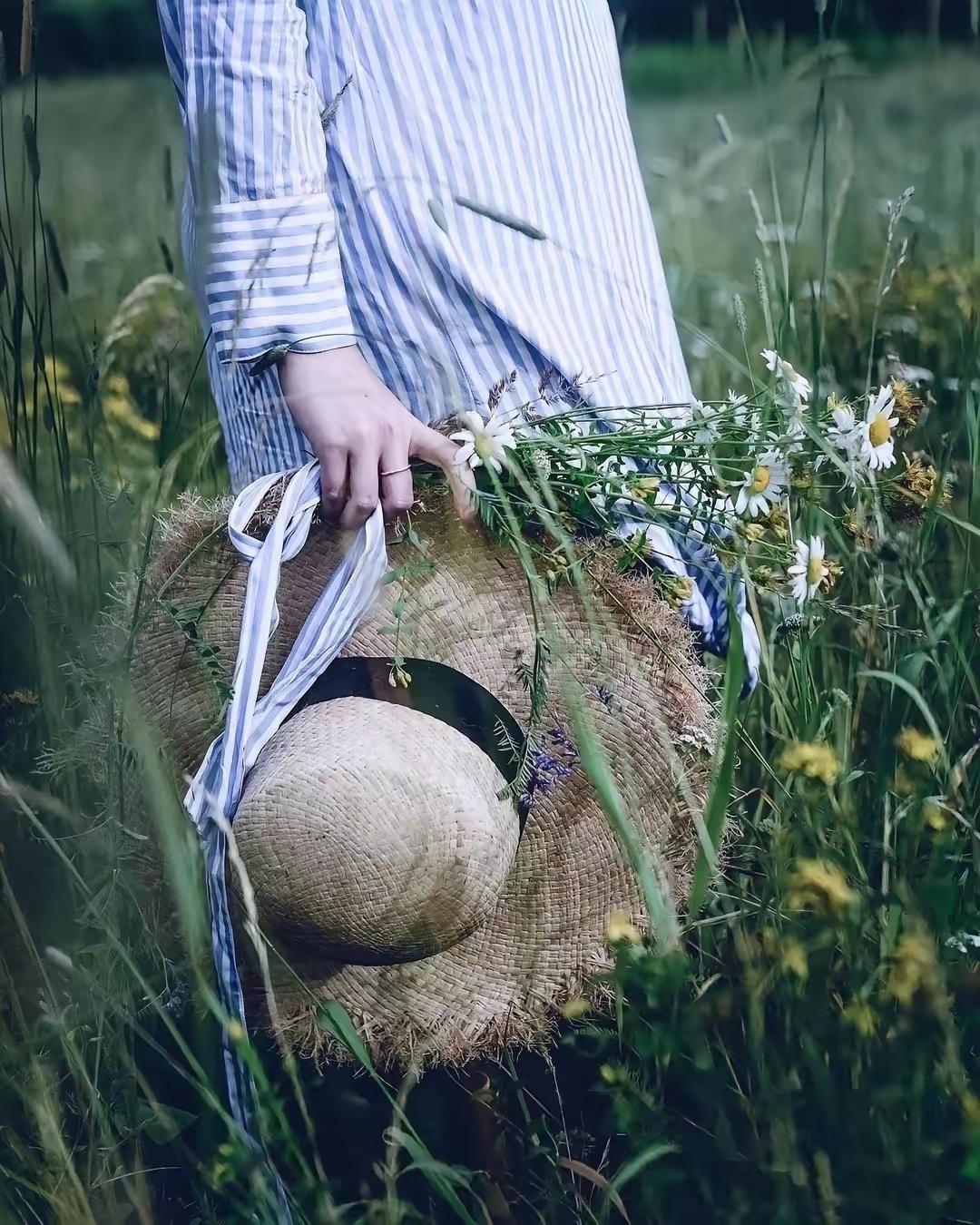 一段非常通透的话：“钱赚得再多，你大概率也活不过100岁；人长得再好看，也会有人