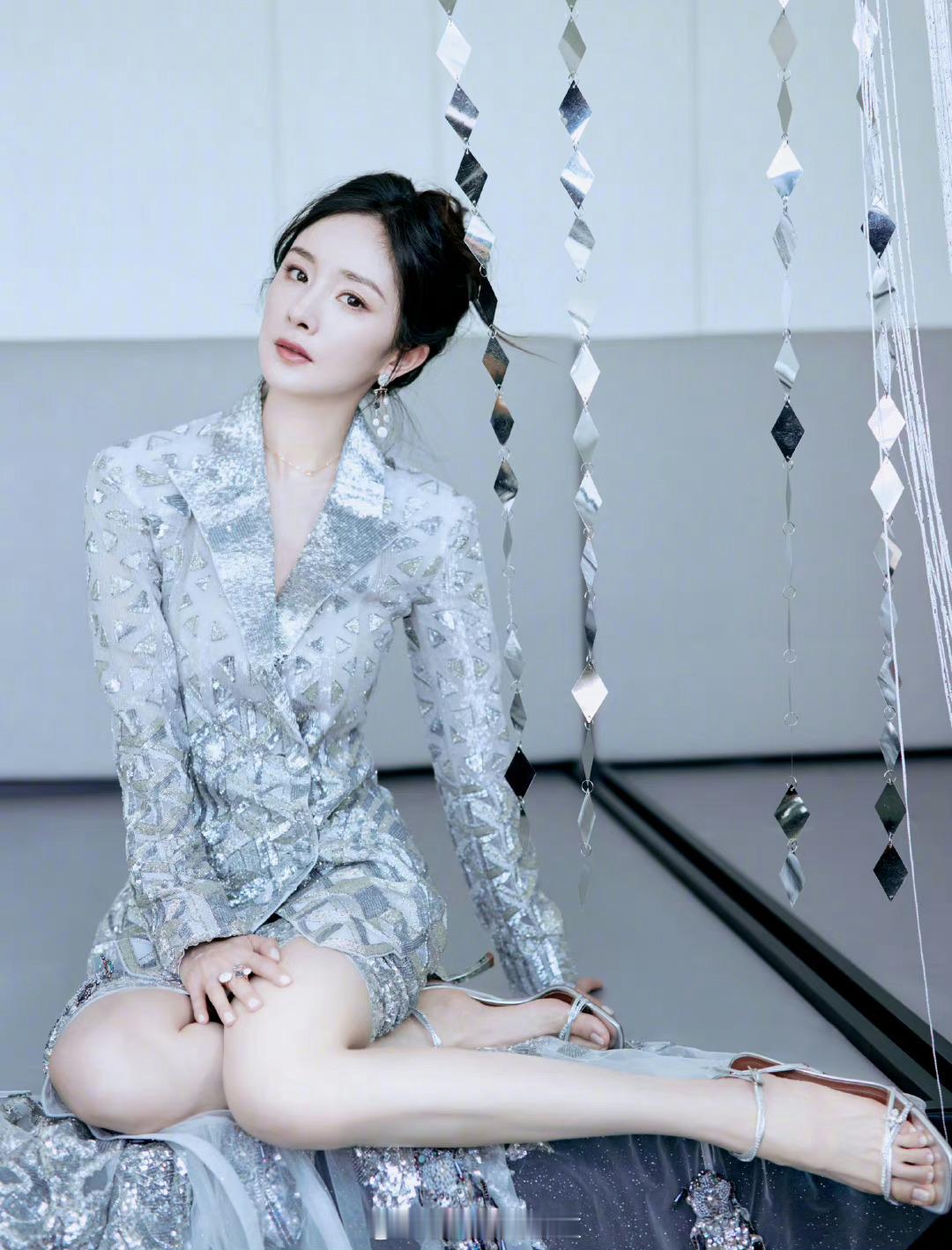 杨幂银妆素裹​​​