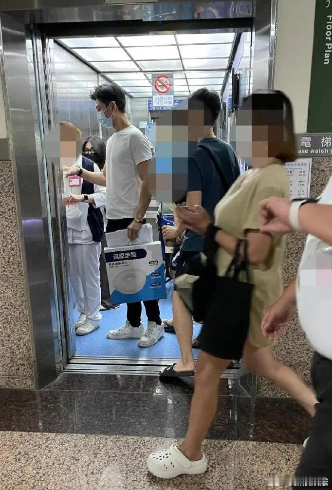 沈玉琳妻子现身众星为沈玉琳加油打气8月7日，沈玉琳发文透露患白血病后，妻子芽芽