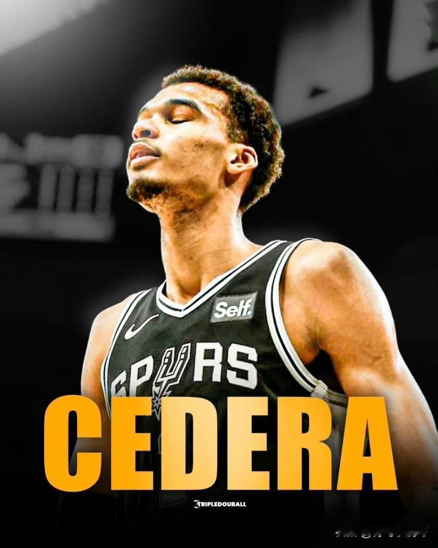 先踢裆，再扫腿！！！文班亚马被外界怀疑是在这个回合受伤的！根据记者Shams