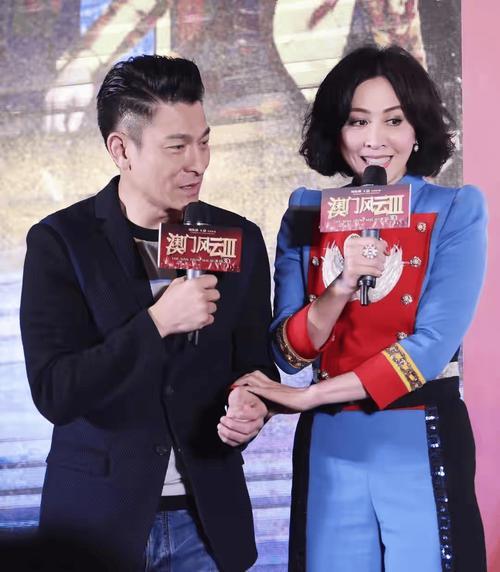 刘嘉玲在《一路繁花2》中爆料刘德华曾遭遇惊悚私生饭骚扰，一名16岁少年趁打扫潜入