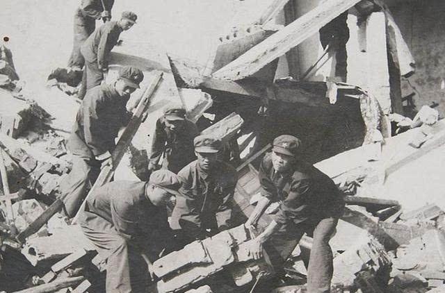 1976年，唐山大地震中，看守所也被震塌，200多名囚犯从狱中跑了出来。谁料，他