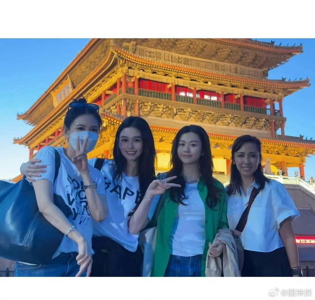 邱淑贞带两个女儿同游西安两个女儿完美遗传了妈妈的基因，好美😍​​​