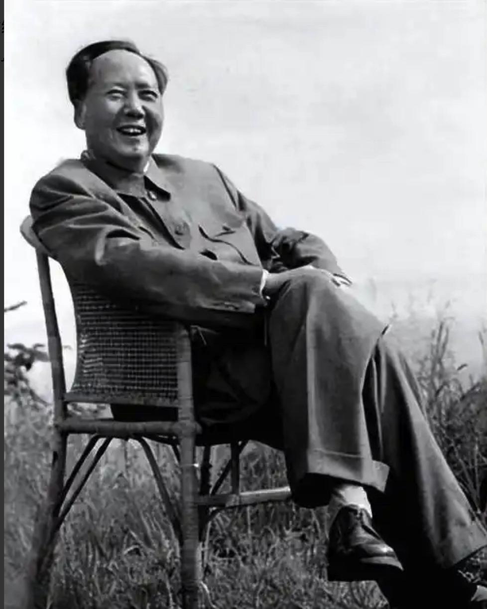 1951年，陈国生走进中南海。毛主席一见，竟笑着打趣：“第一次见舅舅，带了什么好