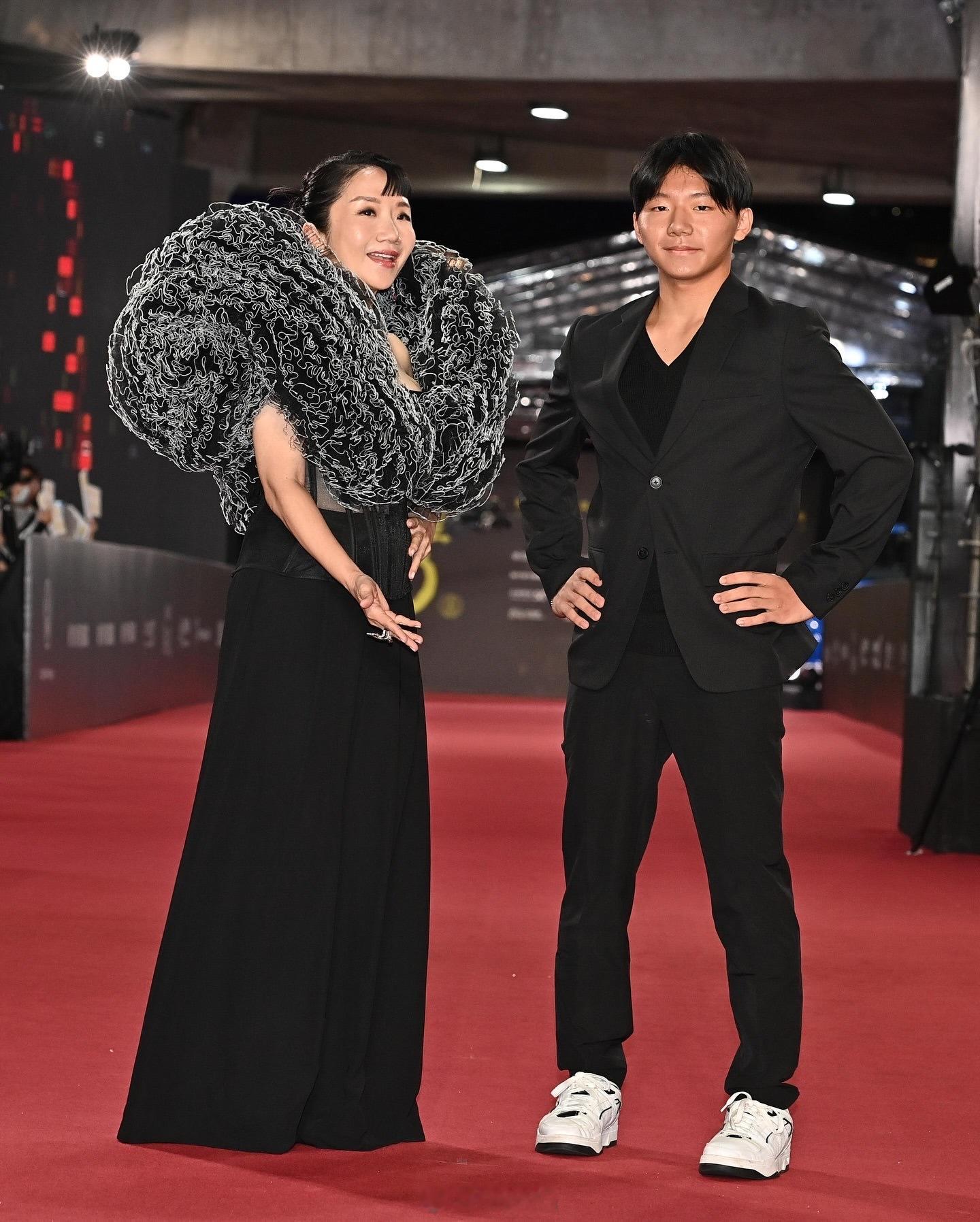 金钟奖木耳还是洗碗钢丝球成精了[doge]——陶晶莹带着儿子小龙，走上2025