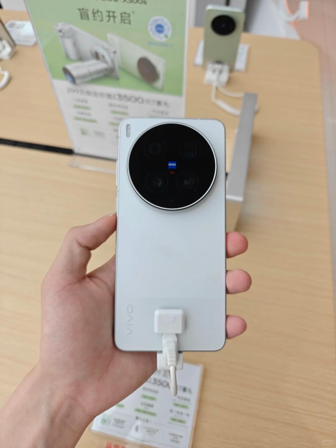 你会花七八千买vivo吗？没想到现在手机涨价这么猛，我本来想蹲下vivoX