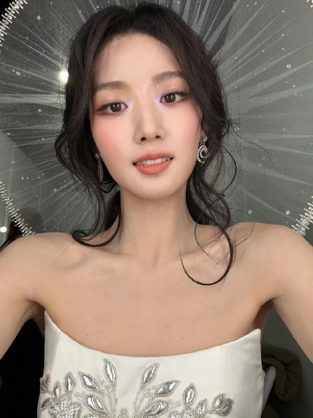 卢昱晓你真的很喜欢这个小外星人啊晓晓哈哈哈