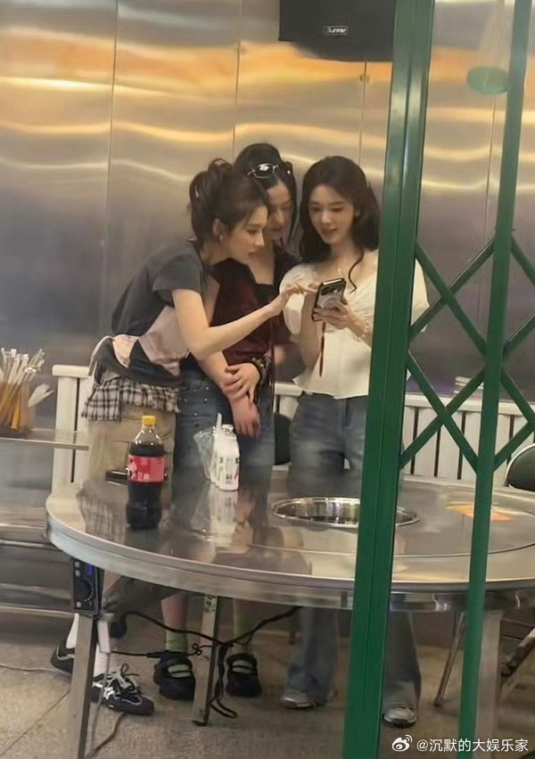 陈瑶开车张月坐副驾陈瑶前两期闺女邀请嘉宾day1楠姐day2羊村挺好的一家