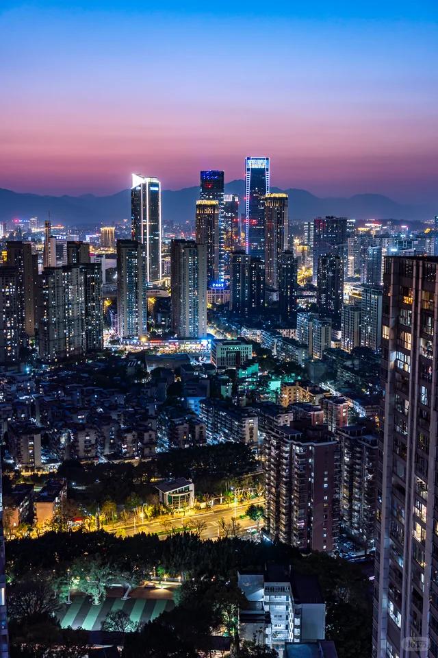 福建去年常住人口减少3万人？！数据显示，2025年末福建常住人口4190万人