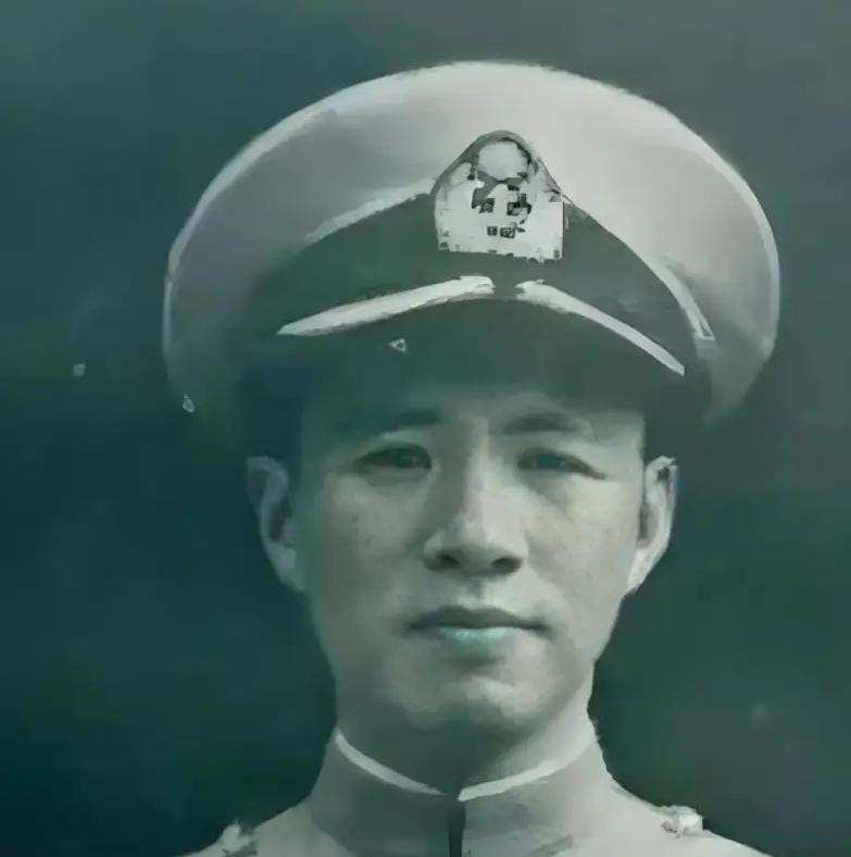 1949年，国军舰队司令率25艘军舰起义，想当新海军总司令，刘伯承冷冷反问：枪口