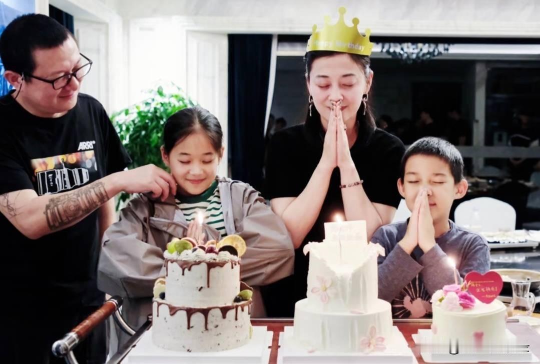 在娱乐圈，嫁得好不算厉害，被婆家捧在手心里疼，才是真的赢了。梅婷，就是这样一个