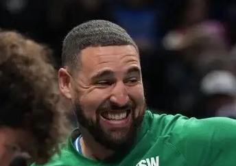 据NBA记者Fischer报道，达拉斯队对于买断的合同一直犹犹豫豫，主要原因是和