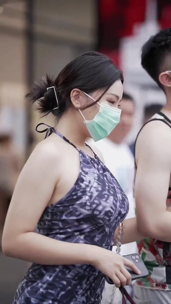 昨天和明天只是今天布景，今天才是一场正在上演的大戏，嘘！要认真演，也要专心看。