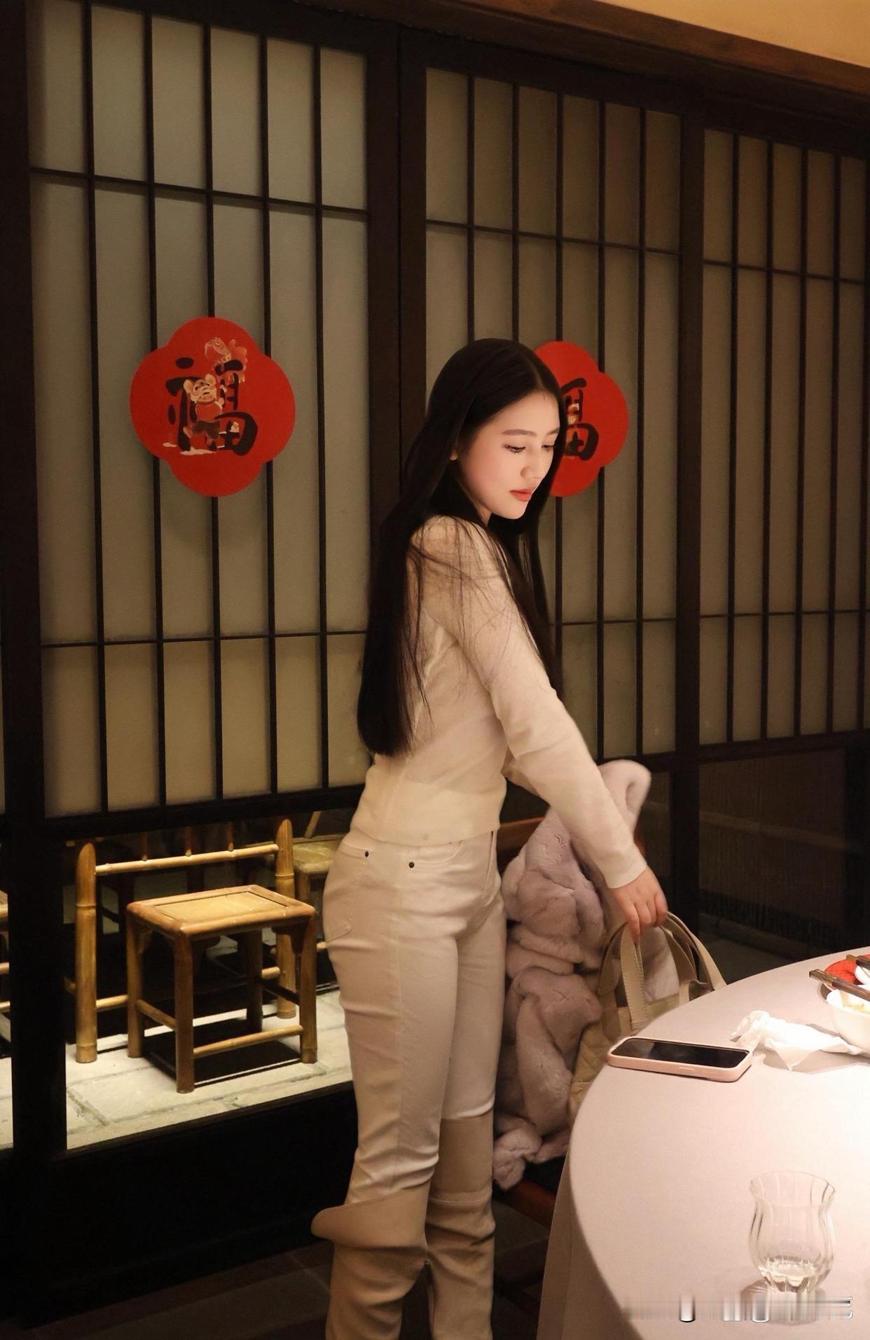 中式风情的优雅用餐时光，那简直是一场身心的盛宴。就拿我上次去的那家古色古香的中餐