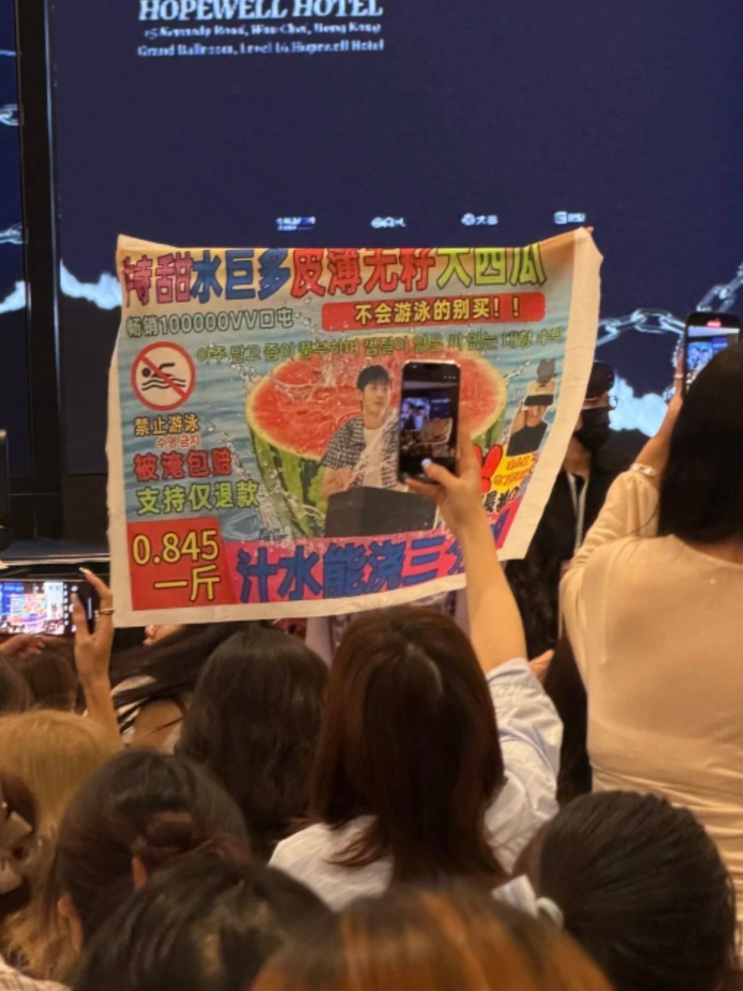 卧槽这个笑死我了​​​