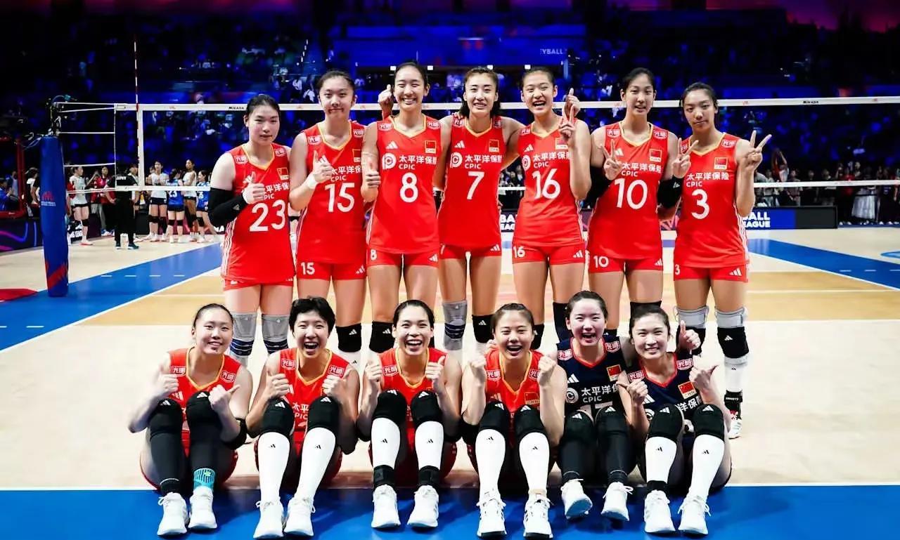 祝贺中国女排战胜日本女排，祝贺中国队取得香港站三连胜！今天场上队员都表现优秀，都
